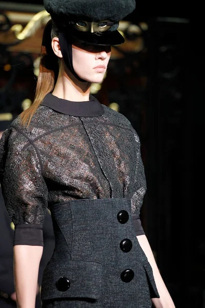Look 64